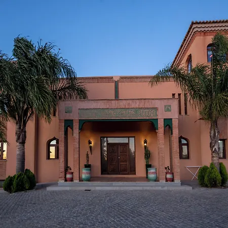 فندق مبيت وإفطار Al Karob Yoga Boutique جويا