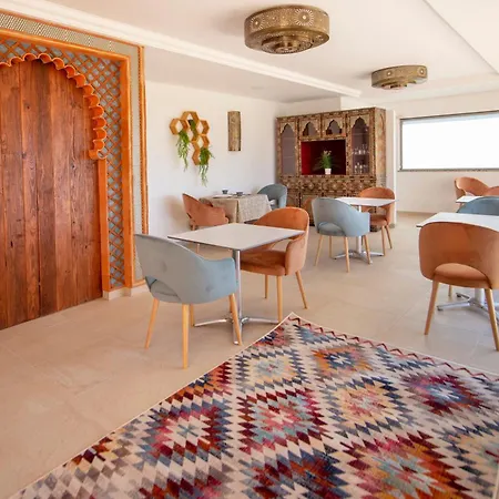 לינה וארוחת בוקר Al Karob Yoga Boutique 4*