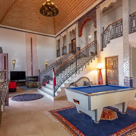 לינה וארוחת בוקר Al Karob Yoga Boutique 4*
