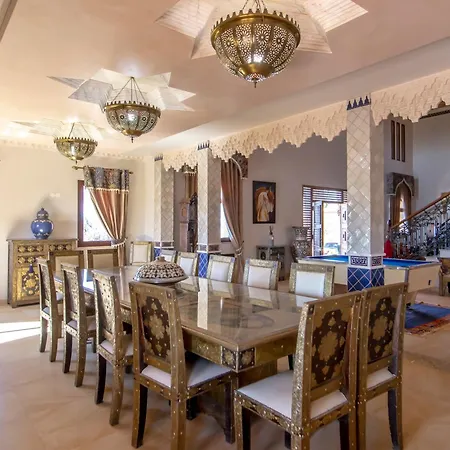 לינה וארוחת בוקר Al Karob Yoga Boutique 4*